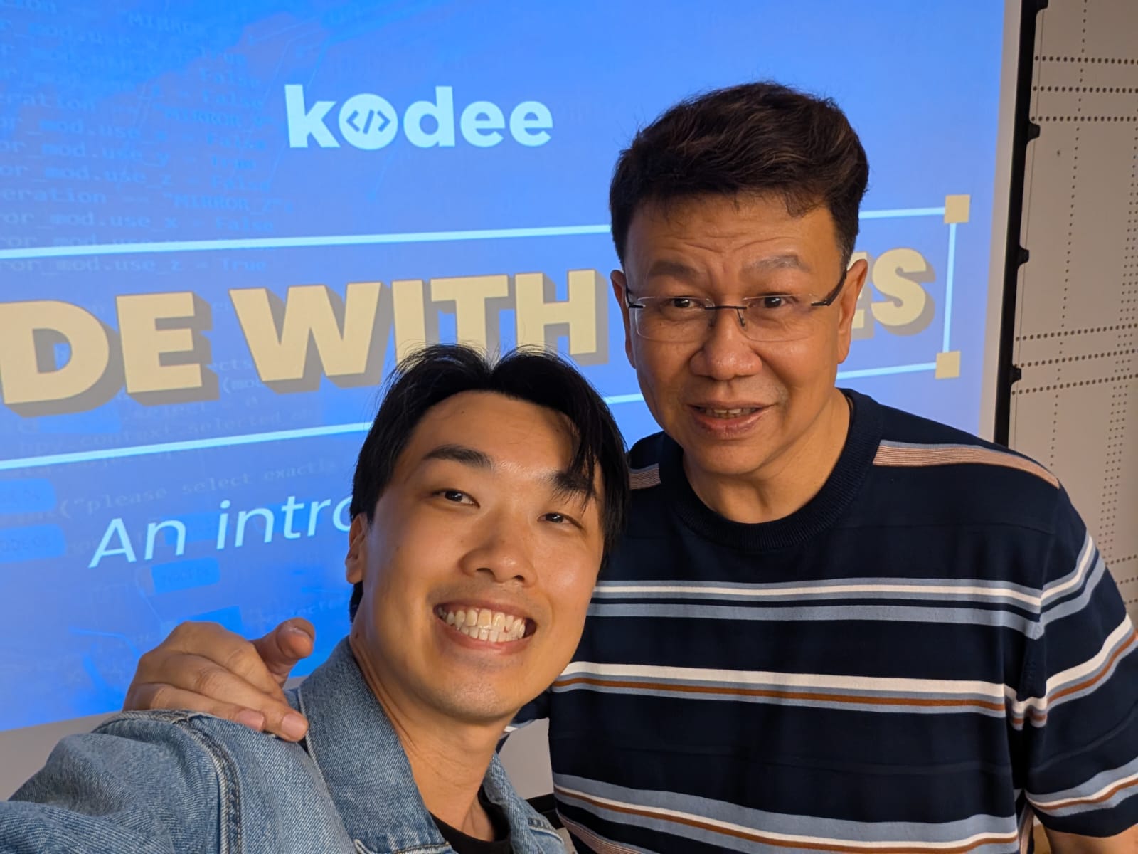 Sam Neo with a workshop participant at a Kodee event.